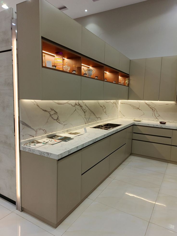 تفصيل مطبخ خشب سنديان طبيعي كلاسيك بالرياض - مطابخ خبراء الرياض