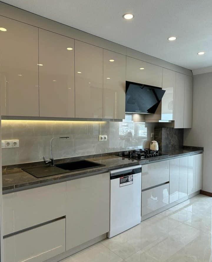 تصميم مطبخ نيو كلاسيك فخم بالرياض مع جزيرة - مطابخ خبراء الرياض