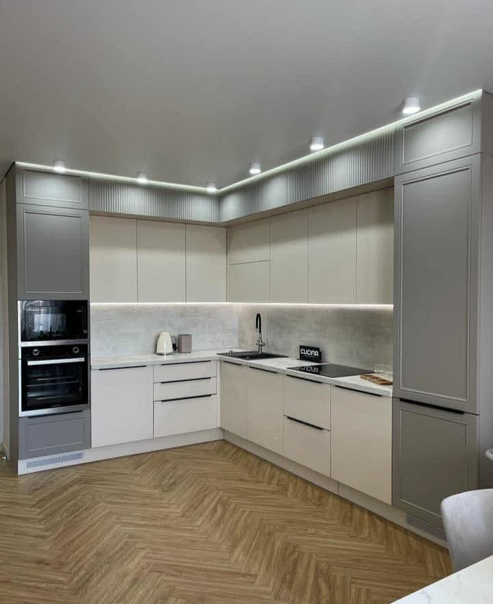 تفصيل مطبخ مودرن أبيض لامع في شمال الرياض - مطابخ خبراء الرياض
