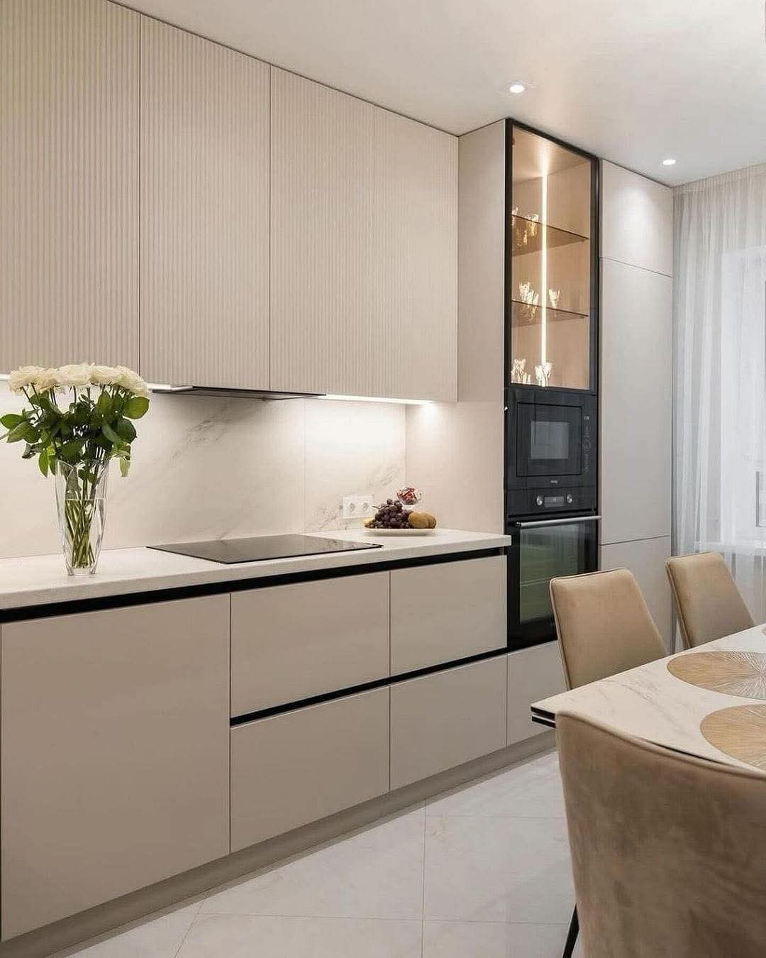تفصيل مطبخ مودرن أبيض لامع في شمال الرياض - مطابخ خبراء الرياض